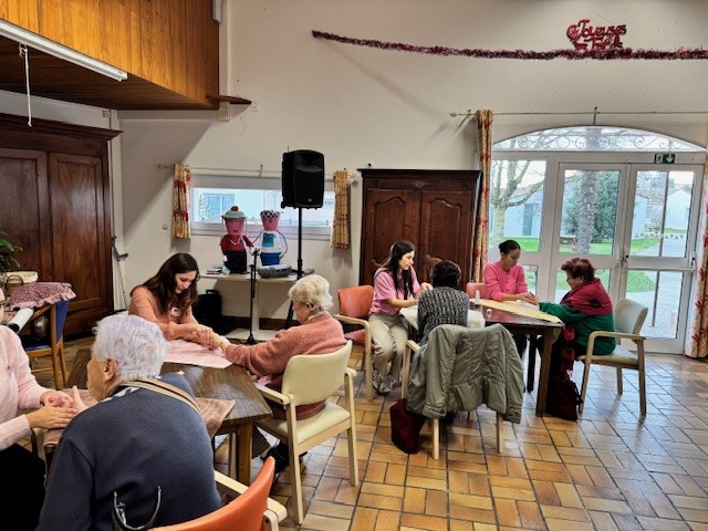 Atelier massage des mains à la Résidence Pierre Estève de Castelnaudary
